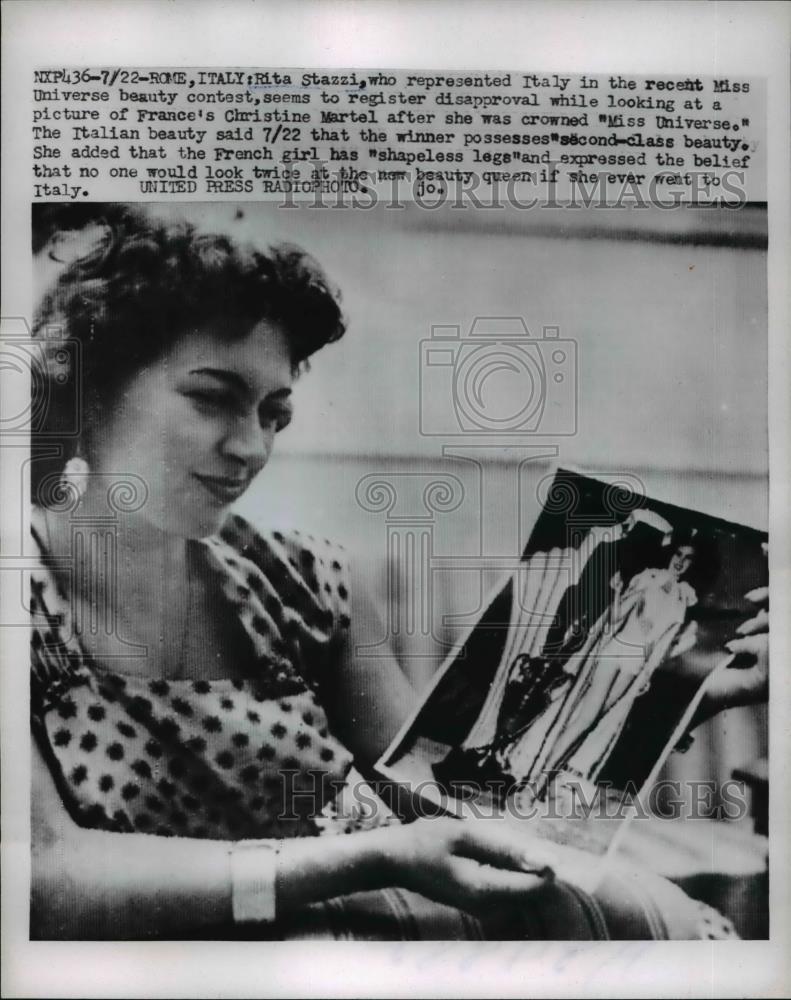 1953 Press Photo Rita Stazzi looking at a picture of Christine Martel - Historic Images