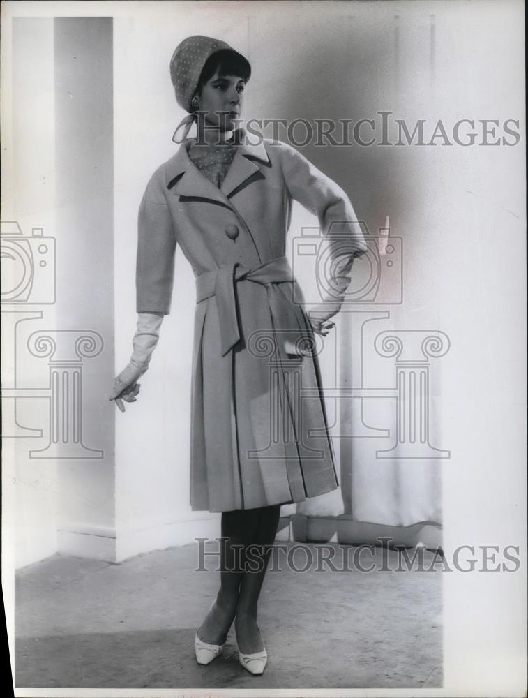 1961 Press Photo Fashion model in spring coat styles - Historic Images