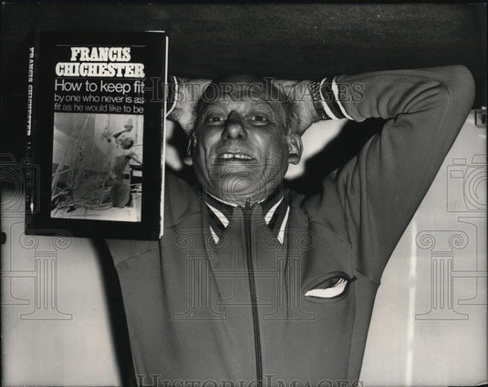 1969 Press Photo Sir Francis Chichester with his book "How To Keep Fit" - Historic Images