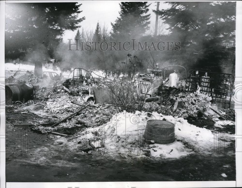 1958 Press Photo Eight children died from the fire blazed in their home - Historic Images