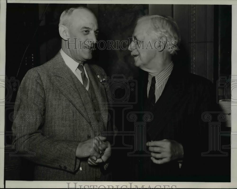 1938 Press Photo Dr. J.H. J. Upham and Dr. Olin Westt at Medical Convention - Historic Images