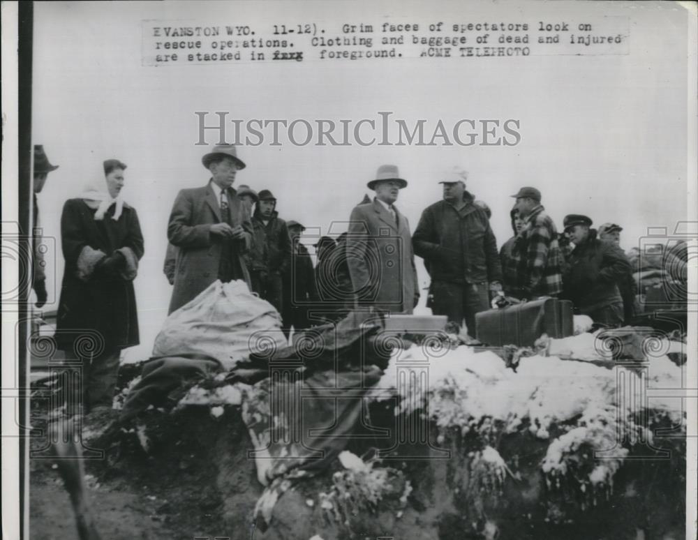 1951 Press Photo Grim faces of Spectators at rescue operation in Evanston - Historic Images