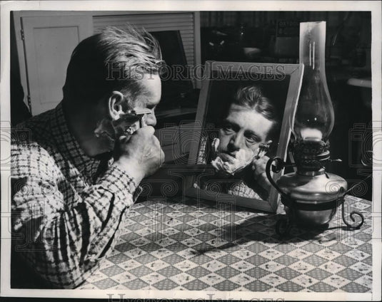 1953 Press Photo Lumberman Roy Hutchins takes his early morning shave - Historic Images