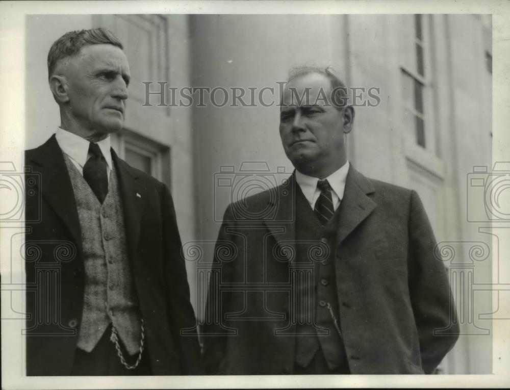 1935 Press Photo James Shewbridge &amp; WF Bussey at court after bus accident - Historic Images