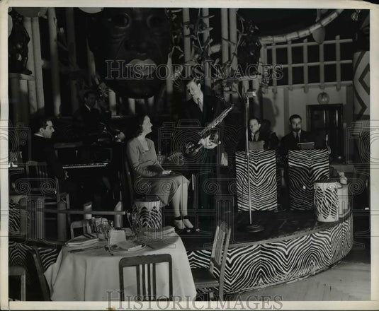 Press Photo Night Club entertainers - Historic Images