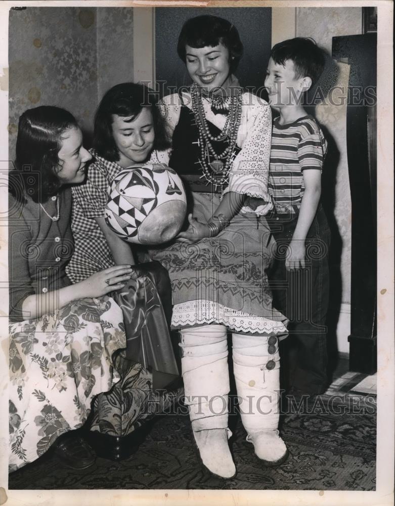 1951 Press Photo Marian and Helen Kalten Bach, Josephine Padilla &amp; Donald Kalten - Historic Images