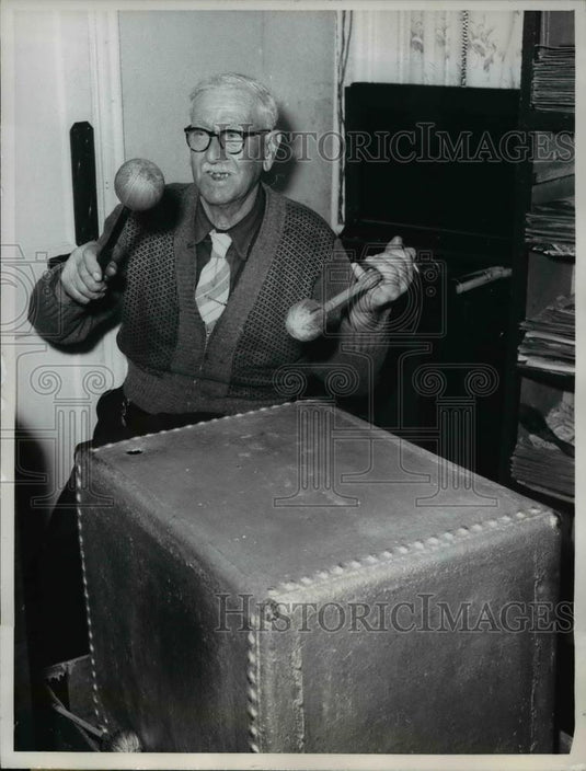1960 Press Photo 80-year-old Albert Bailey - Historic Images