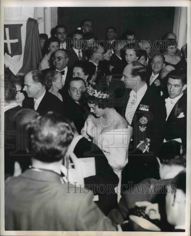 1955 Press Photo Princess Maria Pia and Prince Alexander mingle with guests at - Historic Images