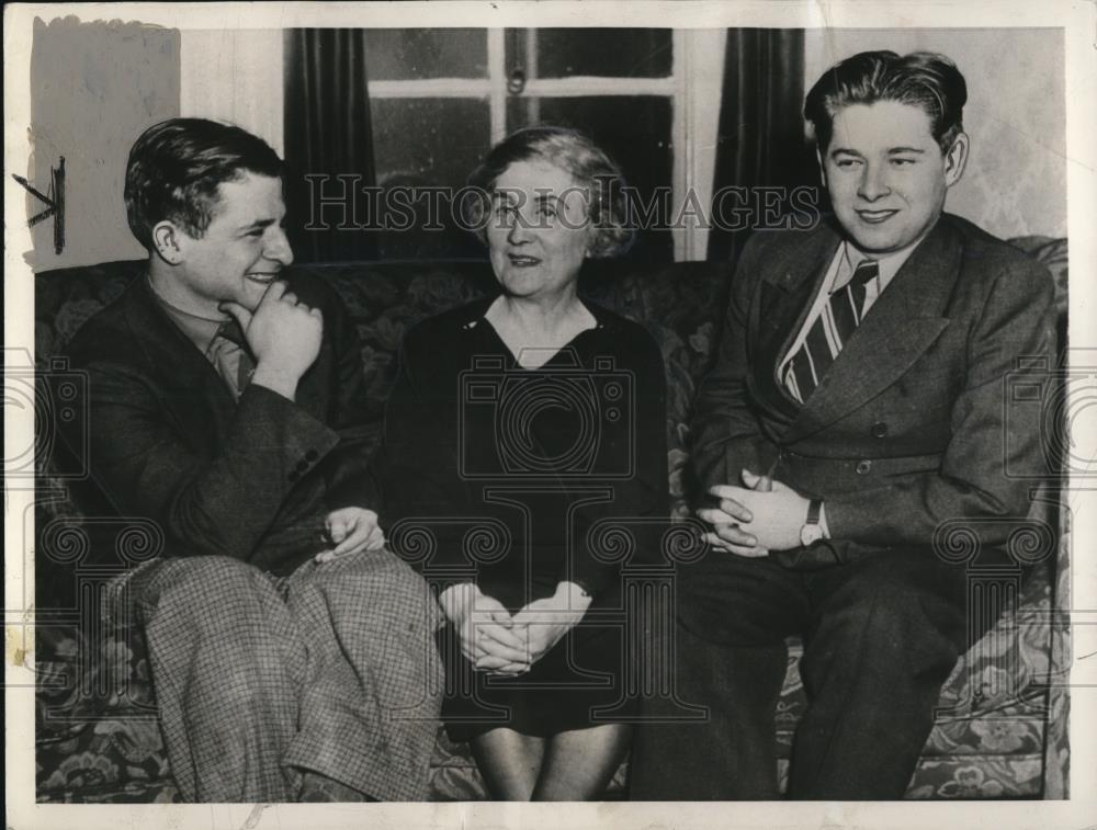 1936 Press Photo Mrs Thomas Schall Wife of Senator with Her Sons - Historic Images