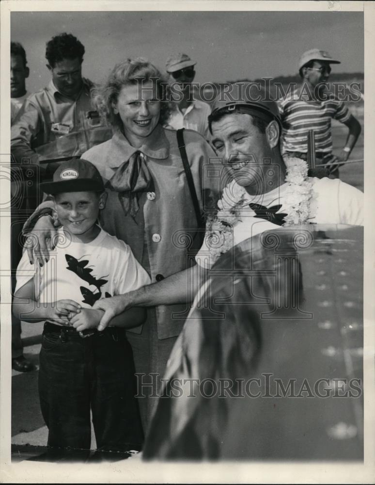 1948 Press Photo HR Fish Salmon &amp; Clifford &amp; Randall His Sons - Historic Images