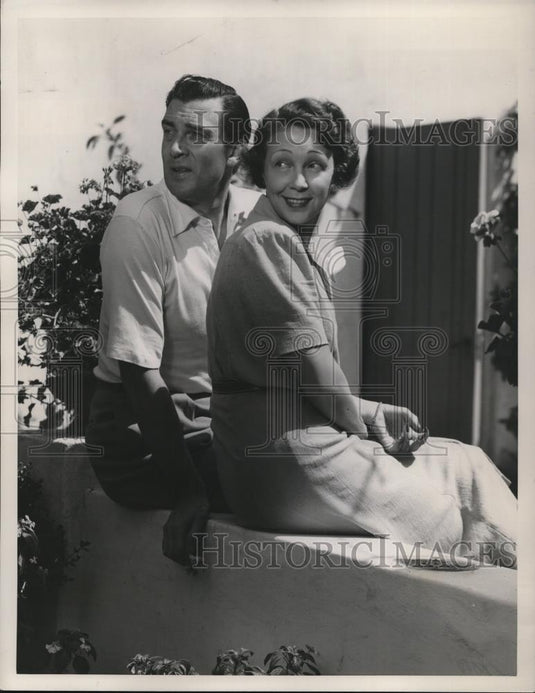 1940 Press Photo Mr And Mrs Walter Pidgeon At Home - Historic Images