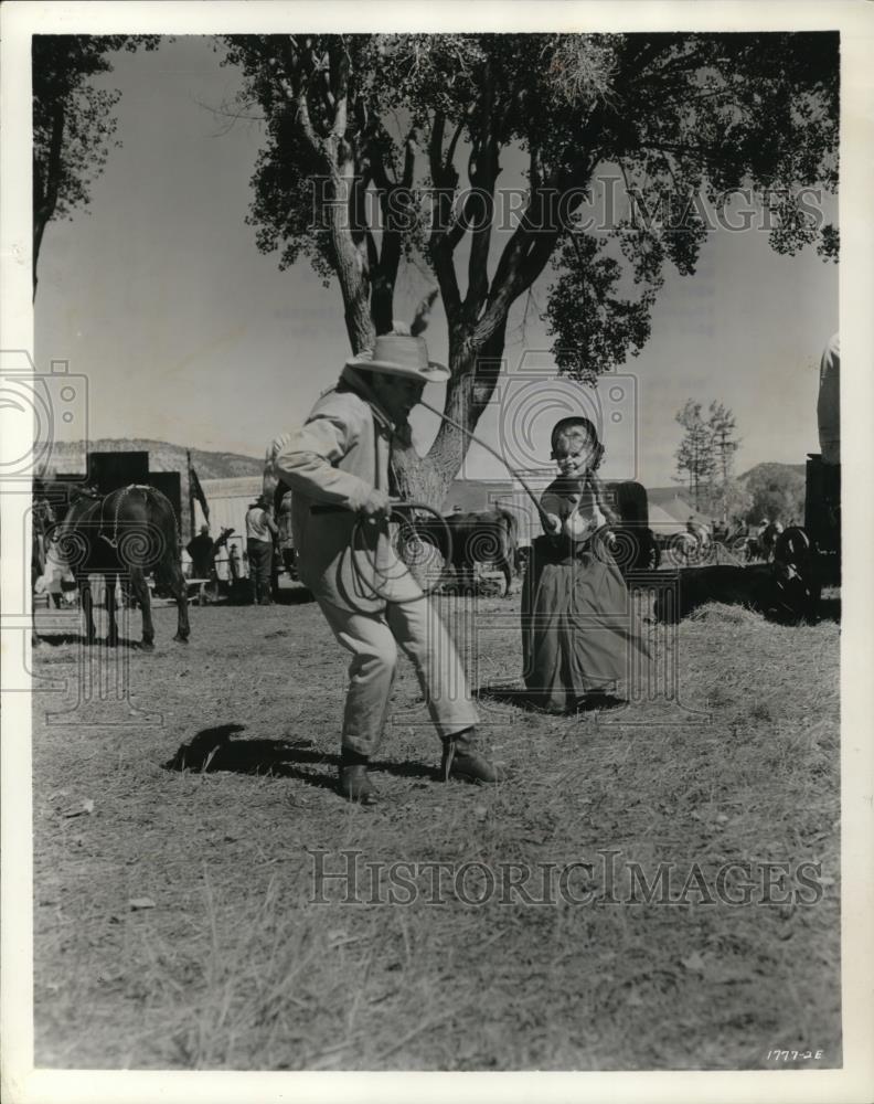 1963 Press Photo Debbie Reynolds in How the West Was Won - Historic Images