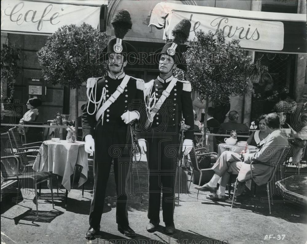 1966 Press Photo Peter Sellers and Mac Ronay in After the Fox - Historic Images