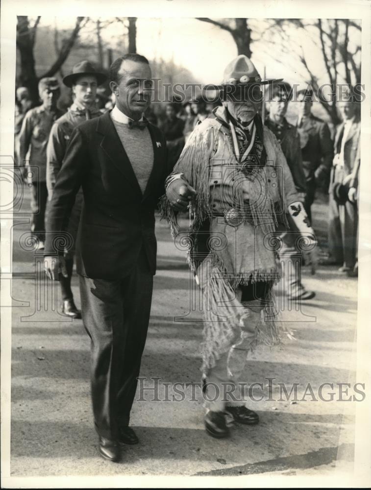 1935 Press Photo Col. Theodore Roosevelt dressed in Pioneer Hunter&#39;s Costume - Historic Images