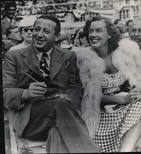 1947 Press Photo Billy Rose with Mrs Rose watching a tennis match - Historic Images