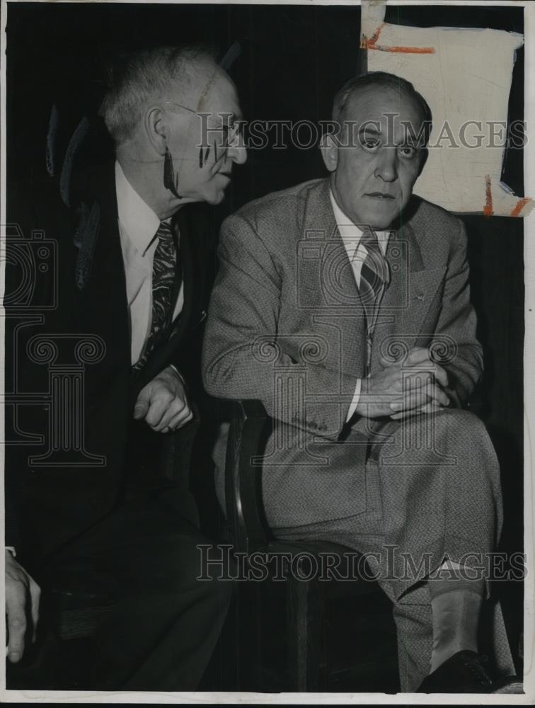 1949 Press Photo Mike Satula and attorney Eddie Stanton - Historic Images