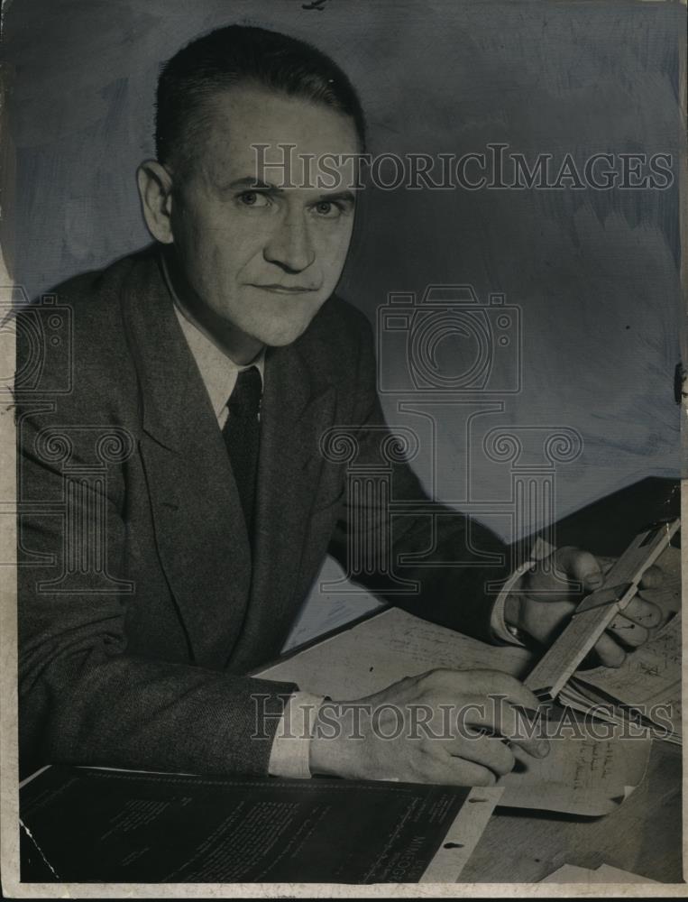 1947 Press Photo Lewis A Rodert Chief of Flight Research NACA's Cleveland Lab - Historic Images