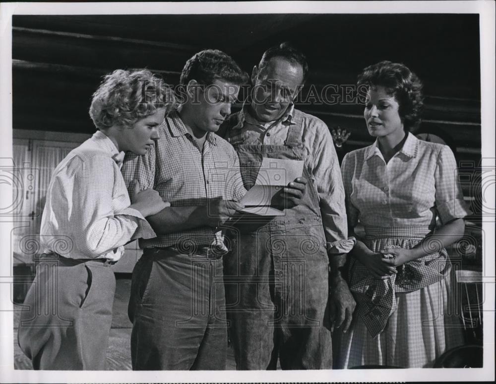 1967 Press Photo Mimsy Farmer James MacArthur Henry Fonda Maureen O'Hara - Historic Images