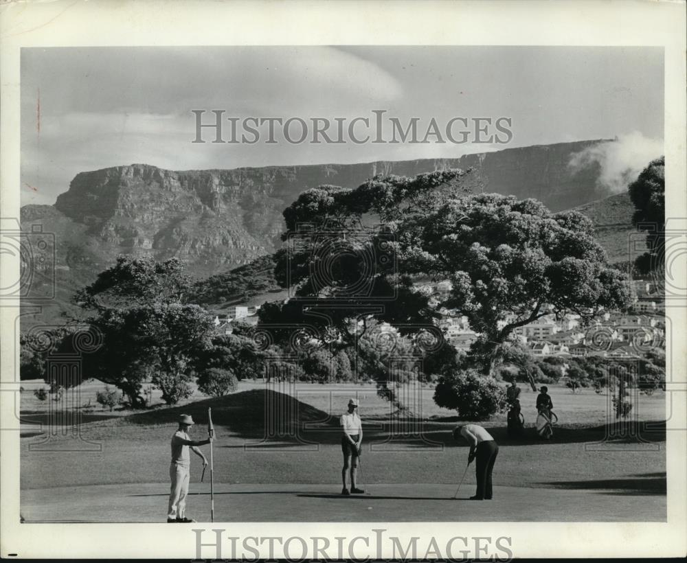 1967 Press Photo Golfing on South African Golf Course - Historic Images