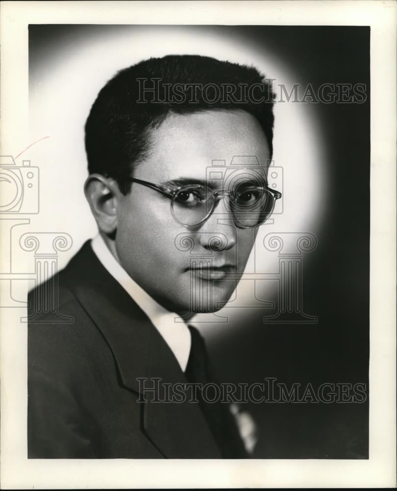 1944 Press Photo Bob sherry in Finder's Keepers - Historic Images