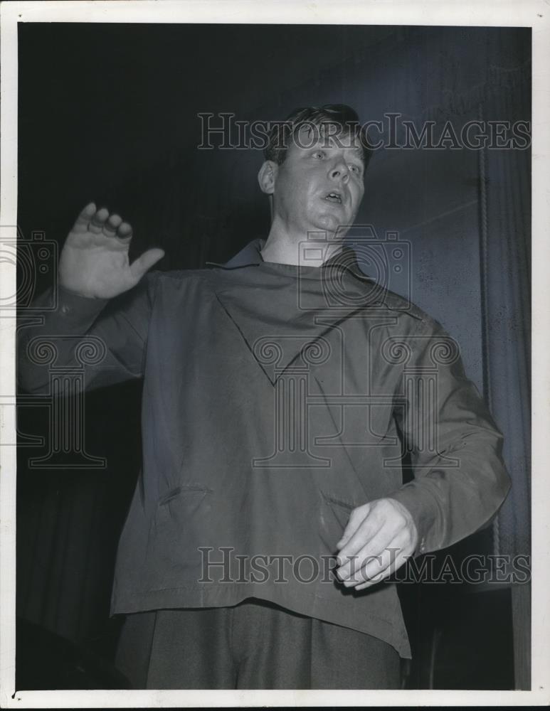 1957 Press Photo Robert Shace,director - Historic Images