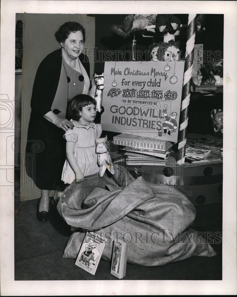1952 Press Photo Mrs. Judy Sherril and Karth Hiller - Historic Images