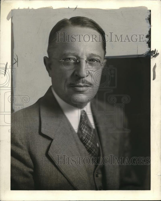1943 Press Photo Walter S Bean Executive VP Cleveland Chamber of Commerce - Historic Images