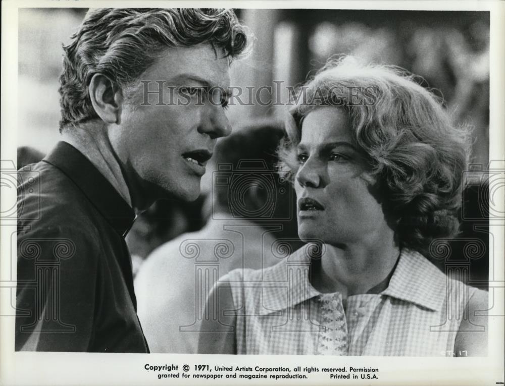 1971 Press Photo Pippa Scott Dick Van Dyke In Cold Turkey - Historic Images