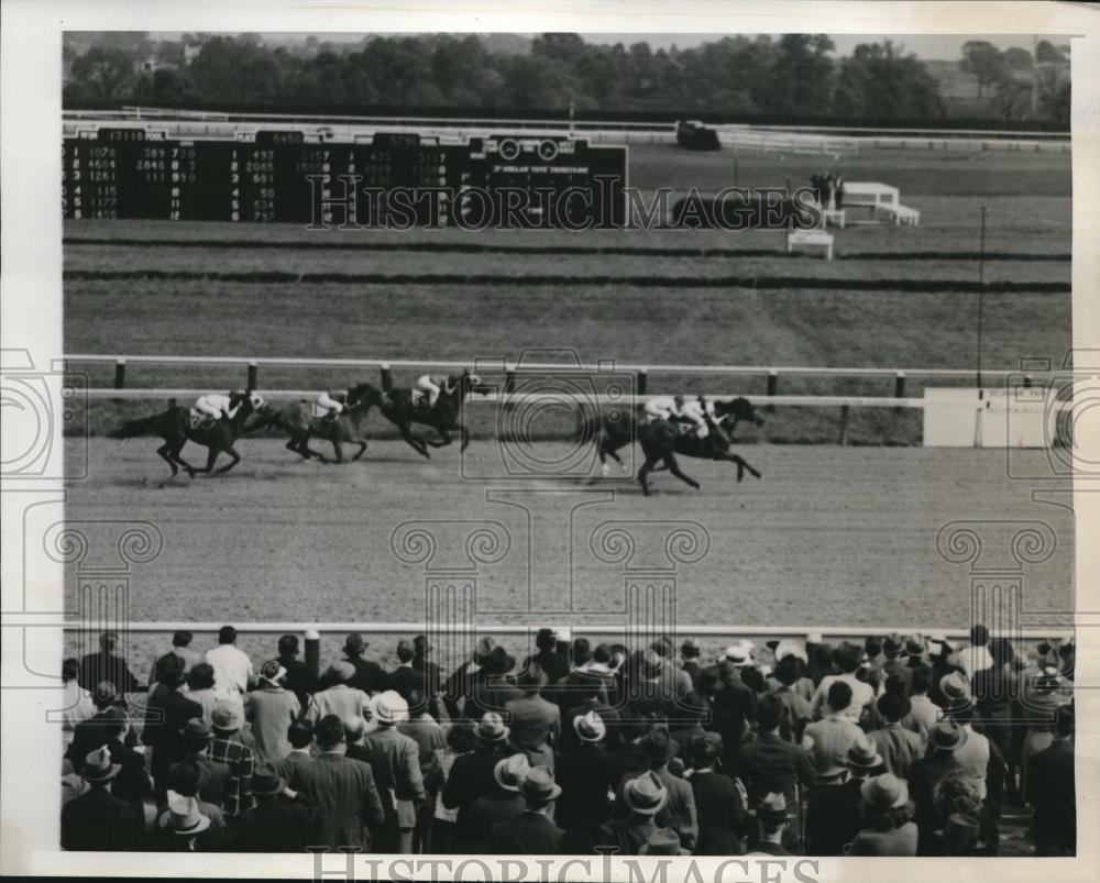 1940 Press Photo Water Cracker winning the six furlong 4th race at Delaware - Historic Images