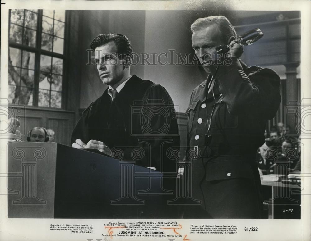 1962 Press Photo Maximilian Schell and Richar Widmark in Judgement at Nuremberg - Historic Images
