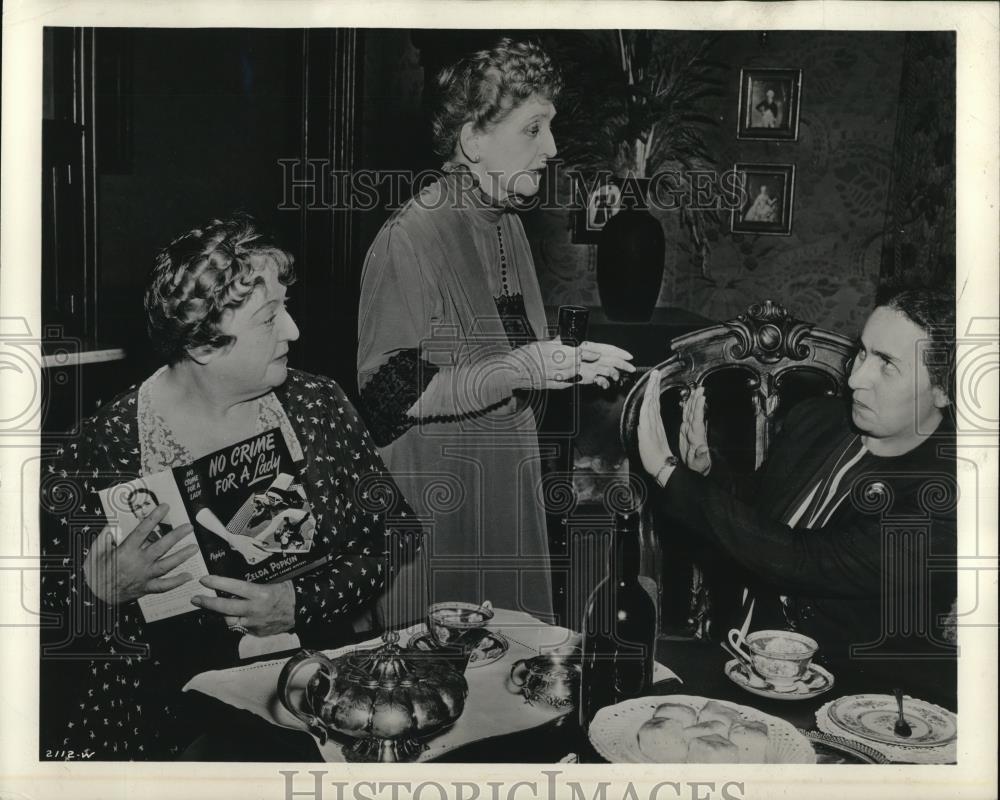 1942 Press Photo Effie Shannon in No Crime for A Lady - Historic Images