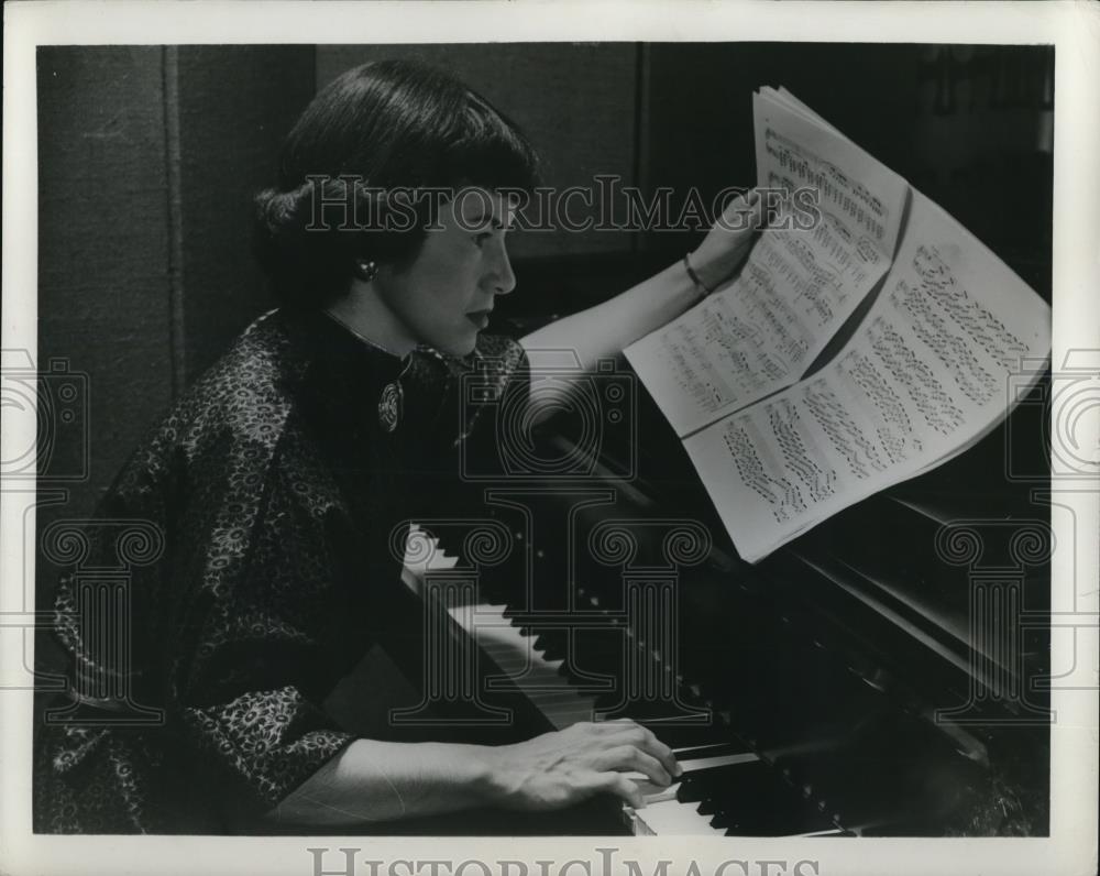 1956 Press Photo Eunice Podice Piano Teach Cleveland Institute of Music - Historic Images