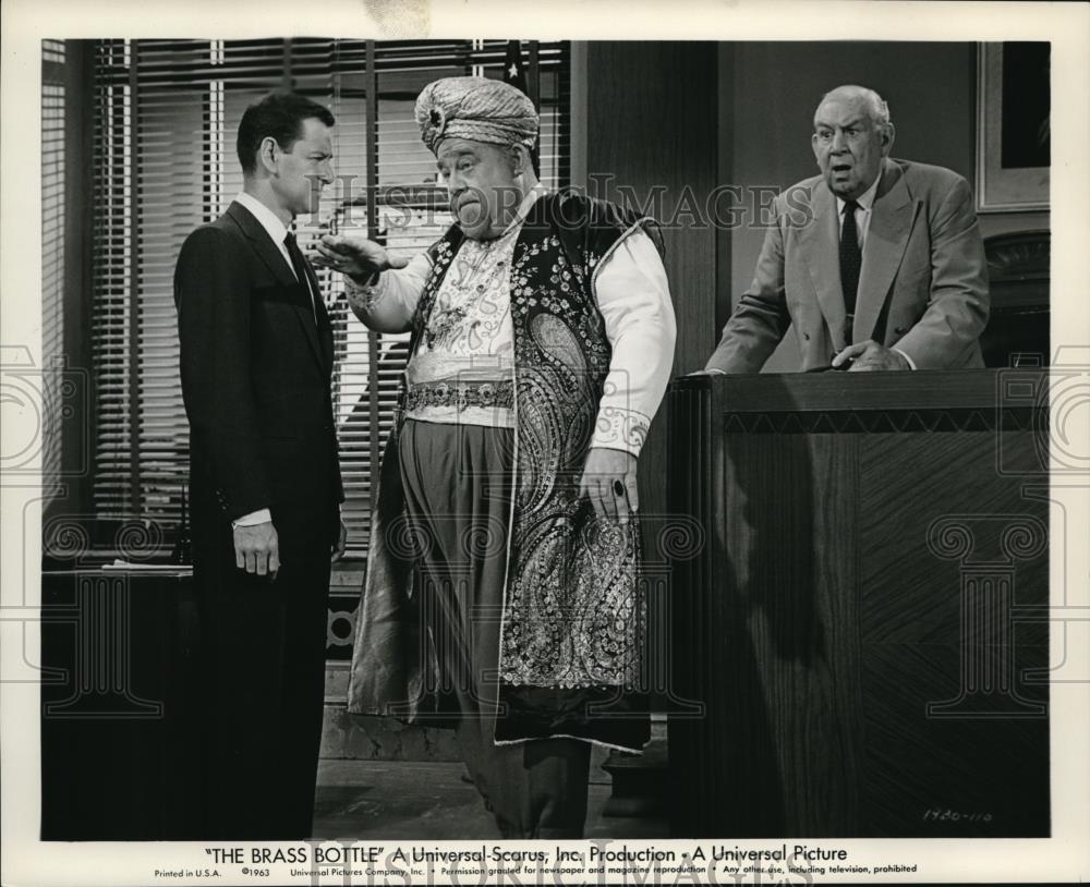 1964 Press Photo Burl Ives & Tony Randall in The Brass Bottle - Historic Images