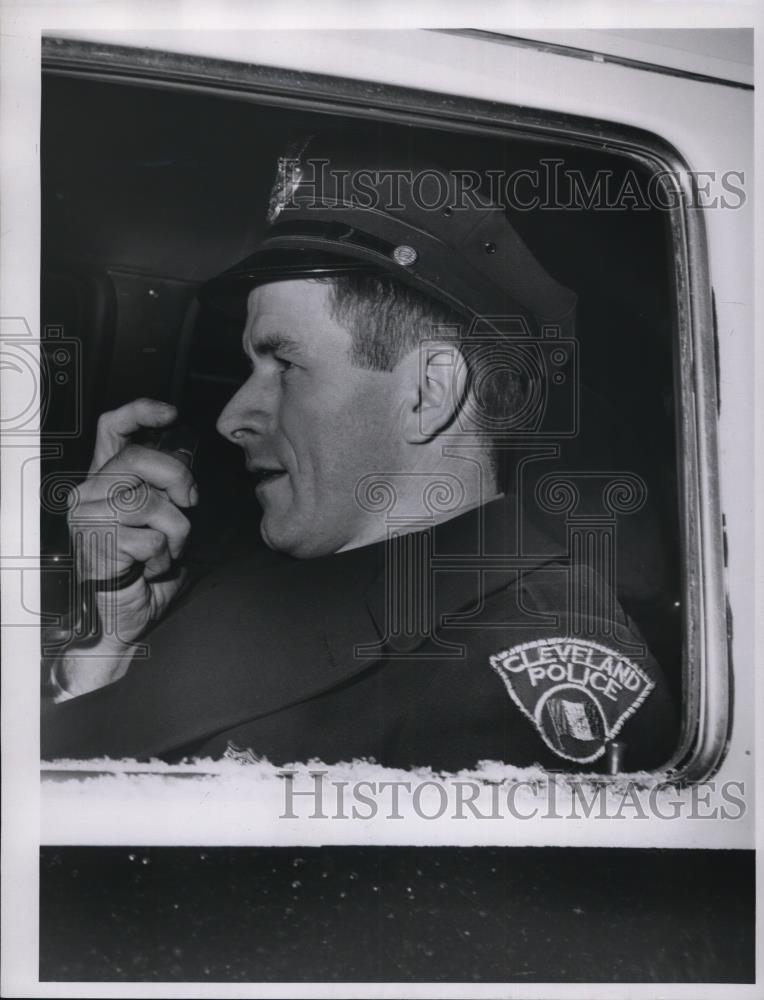 1953 Press Photo Police Sgt John Salzgeeber - Historic Images