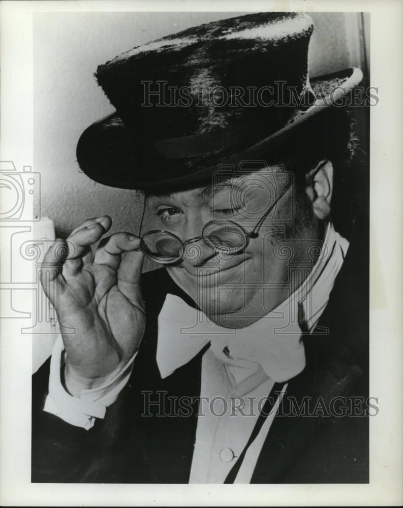 1965 Press Photo Harry Secimbe stars in Pickwick - Historic Images