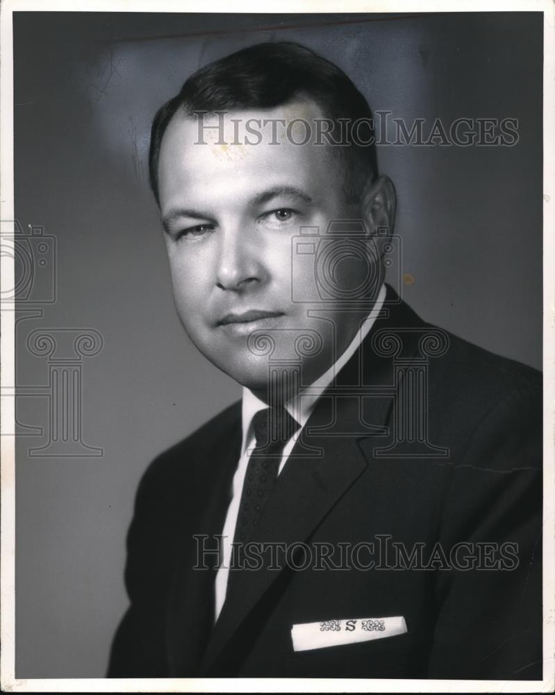 1965 Press Photo Maple Heights Mayor James V. Shipan - Historic Images