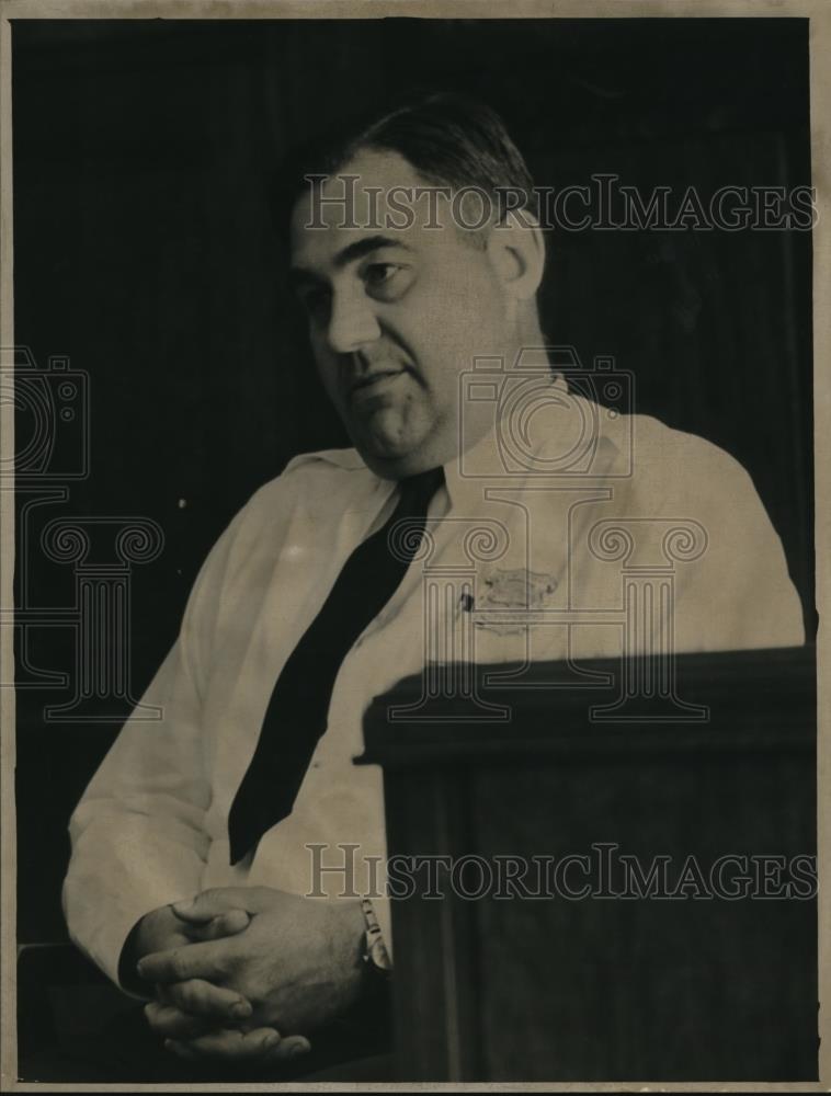 1948 Press Photo Captain Ray Shillat Witness for Ermest Molasr - Historic Images