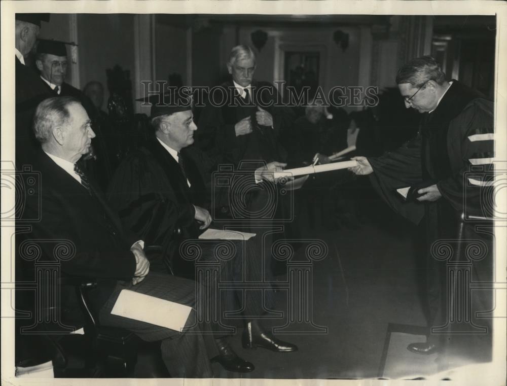1934 Press Photo Pres. Roosevelt received honorary degree of doctor laws - Historic Images