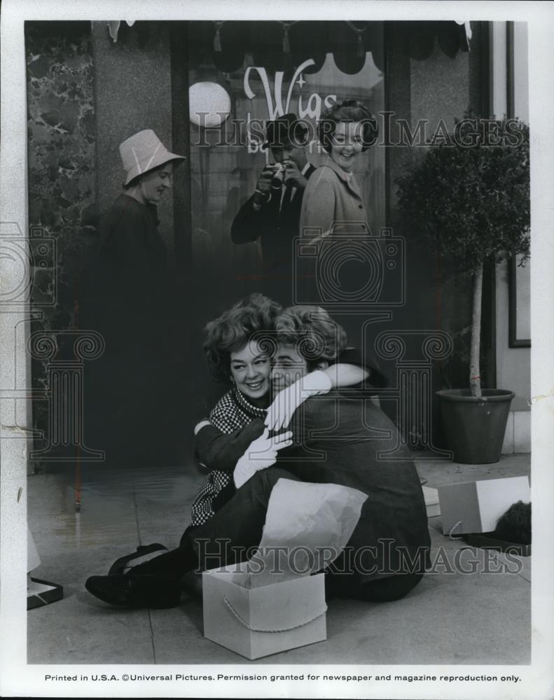 1967 Press Photo Rosalind Russell and James Farentino star in Rosie - Historic Images