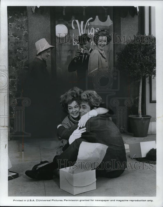 1967 Press Photo Rosalind Russell and James Farentino star in Rosie - Historic Images