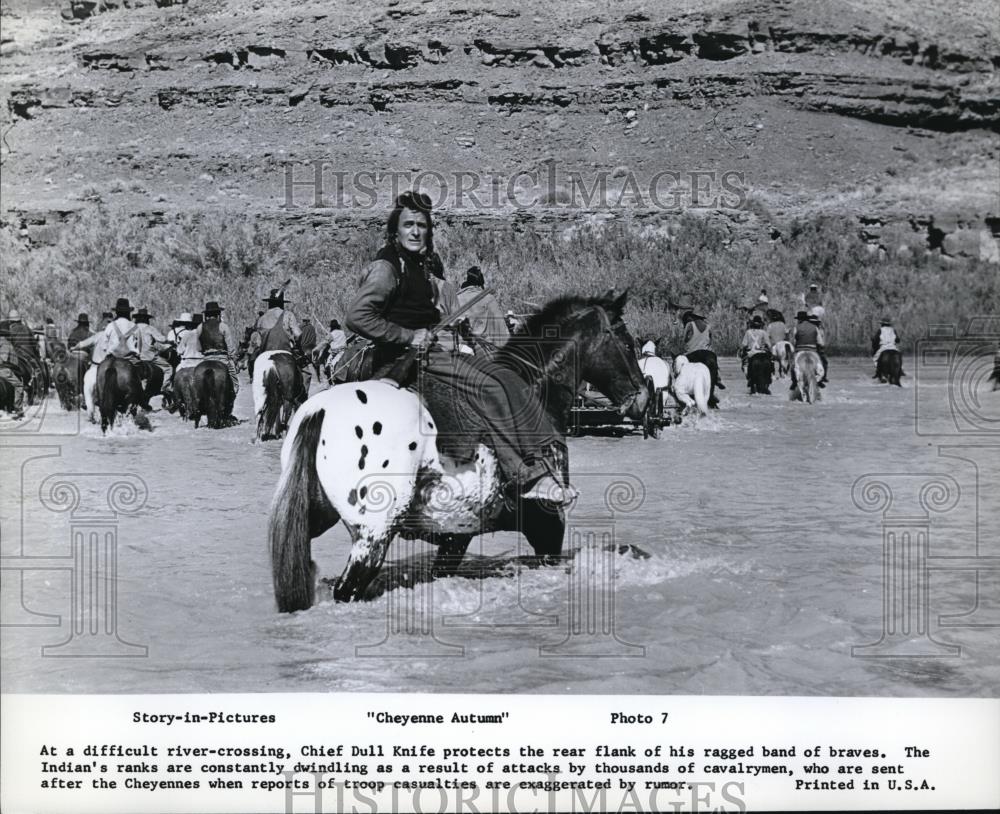1965 Press Photo Gilbert Roland in Cheyenne Autumn - Historic Images