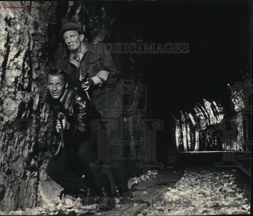 1965 Press Photo Frank Sinatra Trevor Howard in Von Ryan's Express - Historic Images