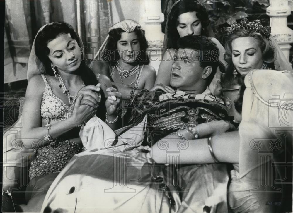 1960 Press Photo Dick Shawn The Wizard of Baghdad - Historic Images