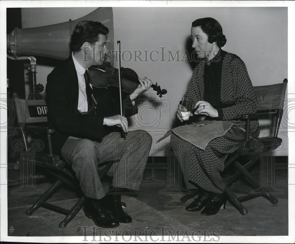 1940 Press Photo Flora Robson in We Are Not Aline - Historic Images