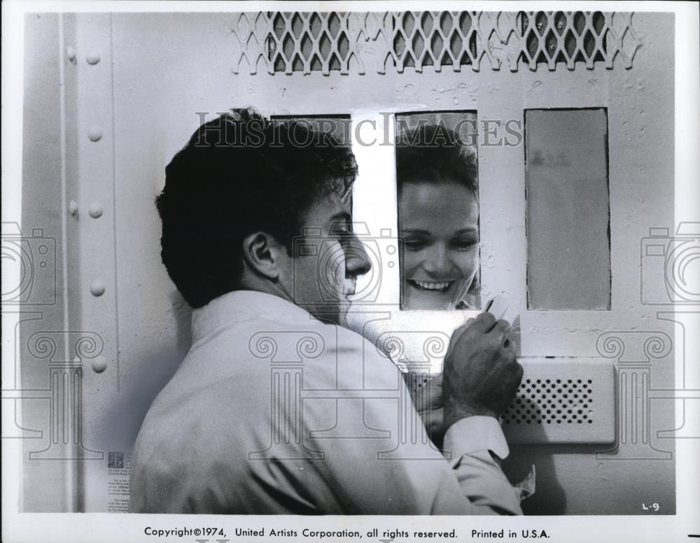 1975 Press Photo Dustin Hoffman and Valerie Pessina star in Lenny - Historic Images