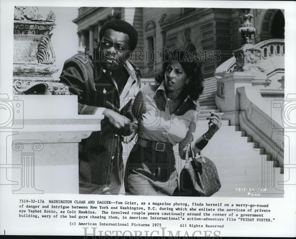1976 Press Photo Yaphet Kotto &amp; Pam Grier in Friday Foster - Historic Images