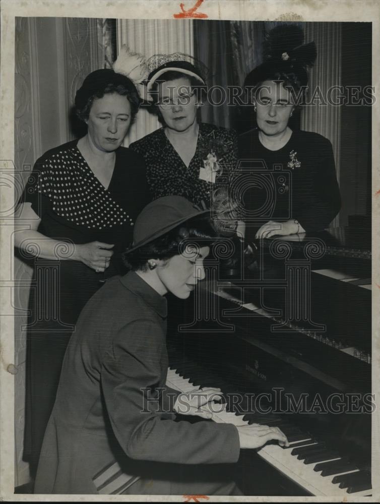 1950 Press Photo Miss Eunice Podis Pianist &amp; Ensemble - Historic Images