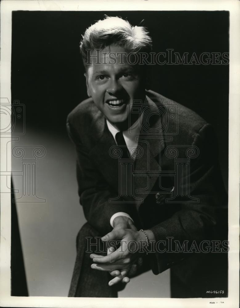 1941 Press Photo Mickey Rooney on Gracie Fields New Show - Historic Images