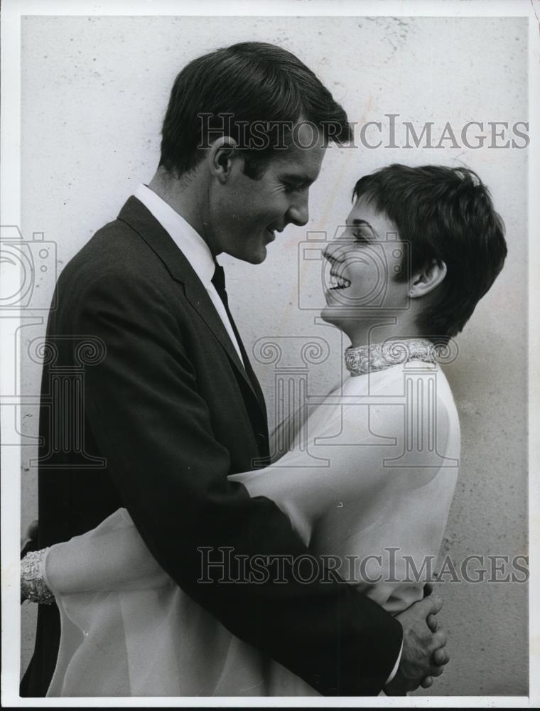 1967 Press Photo Don Galloway Susan and St. Johns - Historic Images