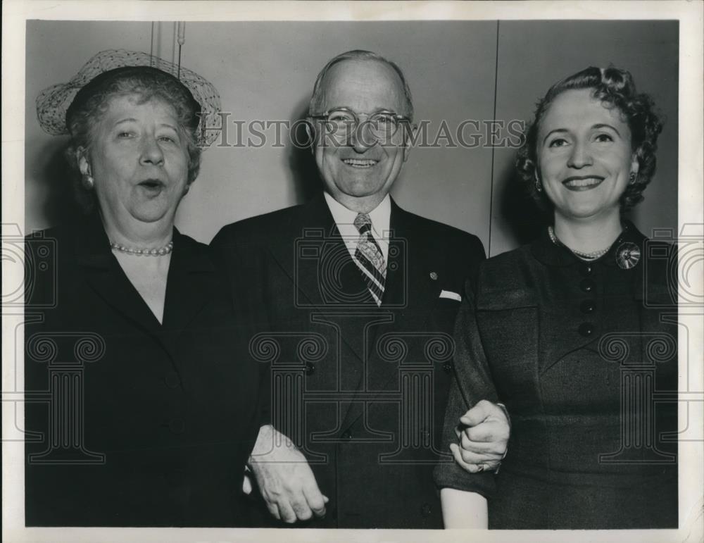 1956 Press Photo Margaret Truman w/ former Pres. and Harry S. Truman - Historic Images